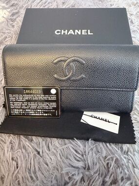 CHANEL Black Caviar Leather Long Bi-Fold Wallet ( unused)